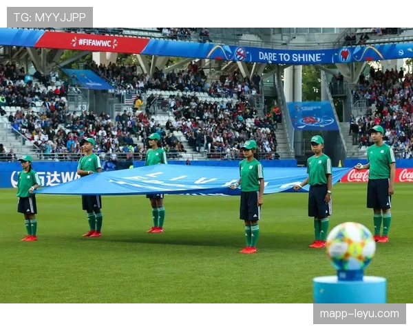 梅赫伦防线坚如磐石,不败纪录持续闪耀赛场 梅赫伦防线坚如磐石,不败纪录持续闪耀赛场