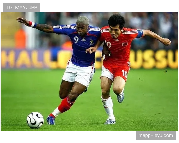 足球界新星闪耀赛场，年轻球员稳健表现引热议