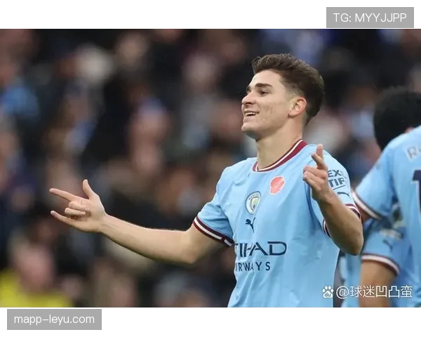 阿尔瓦雷斯表现稳健，精彩进球闪耀绿茵场