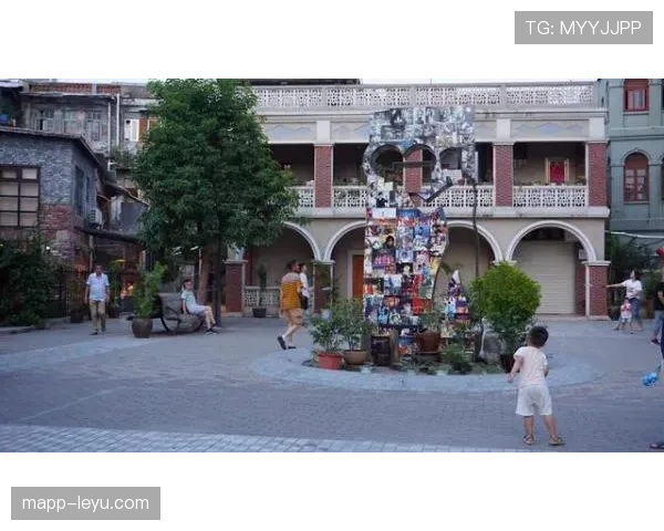 邹敬园训练间偶尔像闹市里的咖啡店？这身价差距咋回事儿？